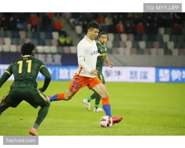 卡卡回撤接应主导进攻，关键战中撕开防线激活全队