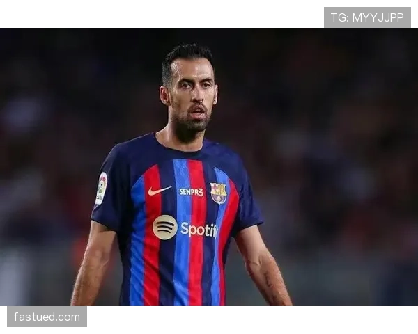 布斯克茨与皮尔洛：后置组织核心的球权分配逻辑差异