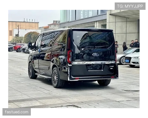 纳达尔赛后出场被豪车包围，瞬间酸成柠檬